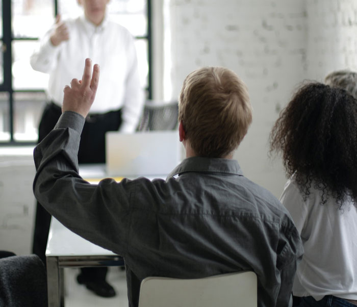 Woman Annoyed With Guy In Class Asking Irrelevant Questions About Her Presentations Shuts Him Down, Is Expected To Apologize
