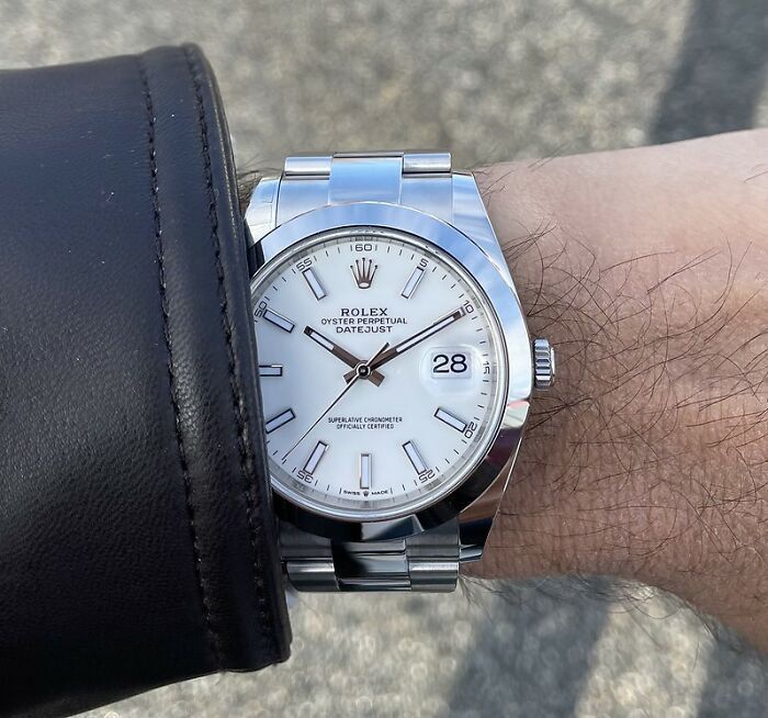 “My 70-Year-Old Father Married A 20-Year-Old”: 35 Creepy Things Folks Online Have Witnessed