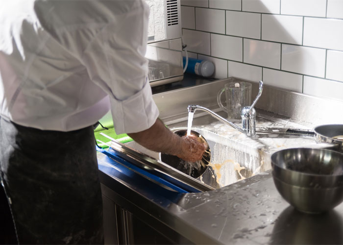 Manager Ignores His Part Of The Deal With Busboy, Regrets It When He Just Up And Leaves, Leaving The Place In Complete Pandemonium Manager Ignores His Part Of The Deal With Busboy, Regrets It When He Just Up And Leaves, Leaving The Place In Complete Pandemonium