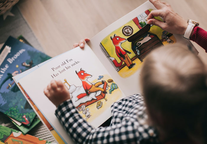 Plastic Surgeon Has Enough Of Aunt Bashing Her Profession And Idolizing Her Nurse Daughter, Viciously Mocks Both Of Them