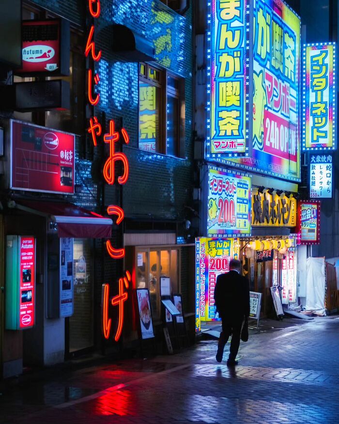 I Explored The Night Alleys Of Tokyo Under Neon Lights, And Here Are 30 Images That I Took