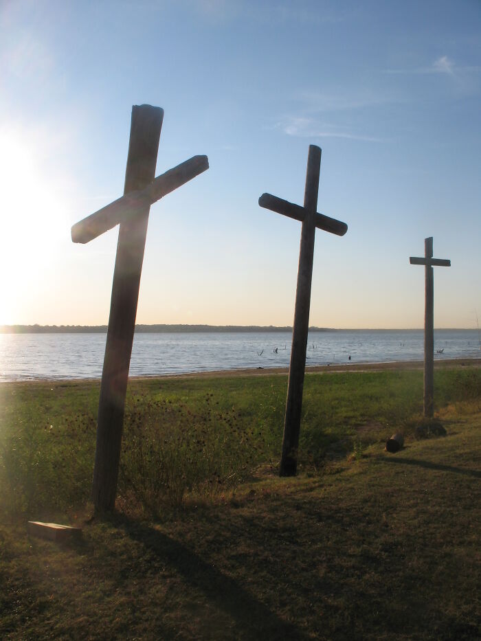 26 Organizations In Modern Society That Should Be Called Cults Despite Formally Not Called One, According To Folks Online