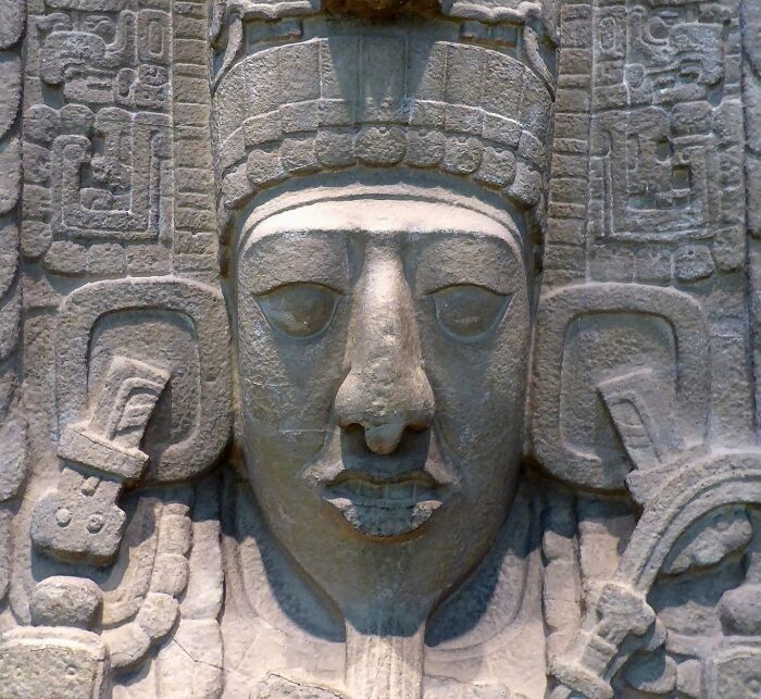 Stone statue of K'ak' Tiliw Chan Yopaat