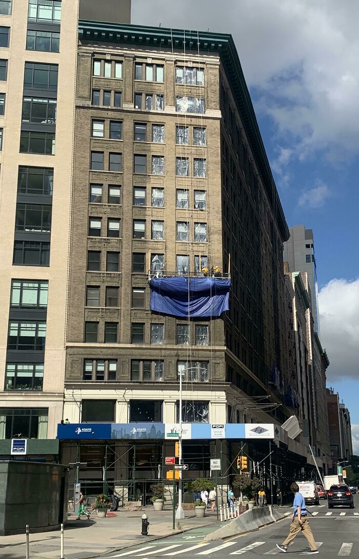 Building On Broadway By Madison Square Partly Into Being Power-Washed. It’s A Fun Watch