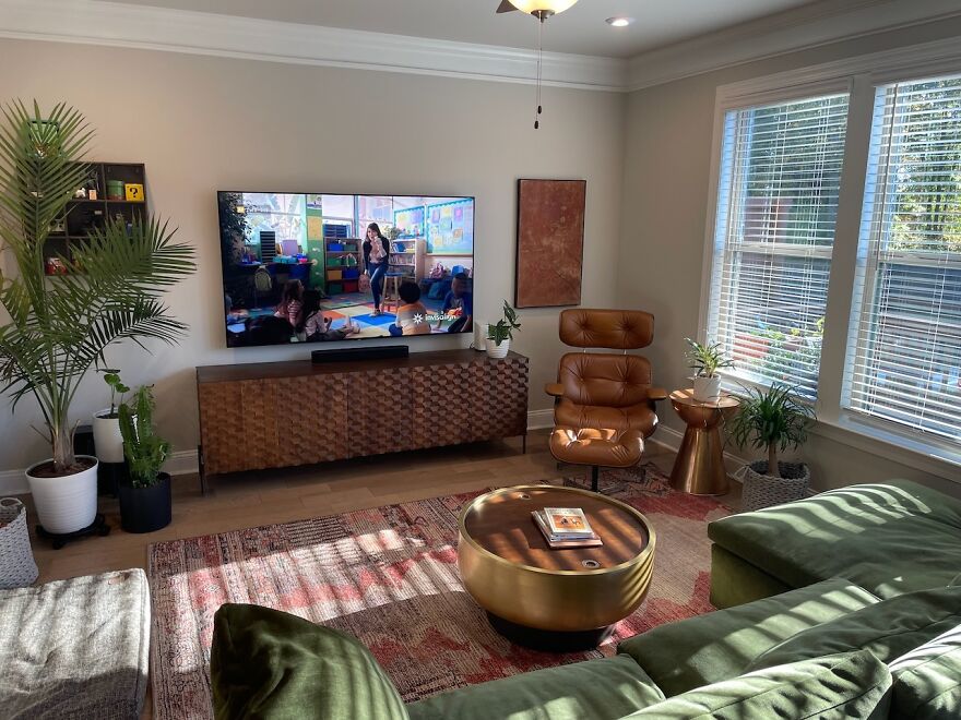 Green couch in the living room 
