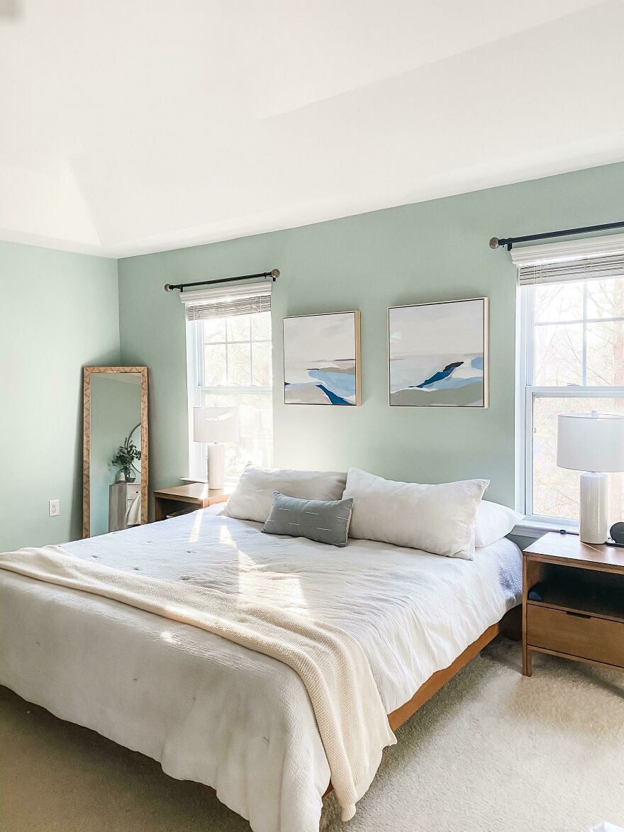 Green bedroom with the mirror in the corner 