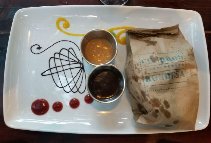 Ordered Churros From A Fancy Restaurant In Mexico, They Replicated The Street Food Experience