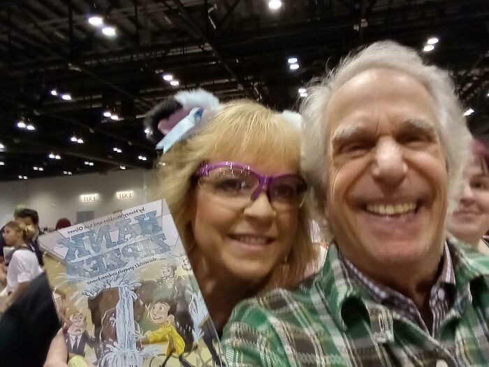 Mamá finalmente pudo conocer a Fonz, fue lo suficientemente amable como para detenerse cuando se dirigía al aeropuerto