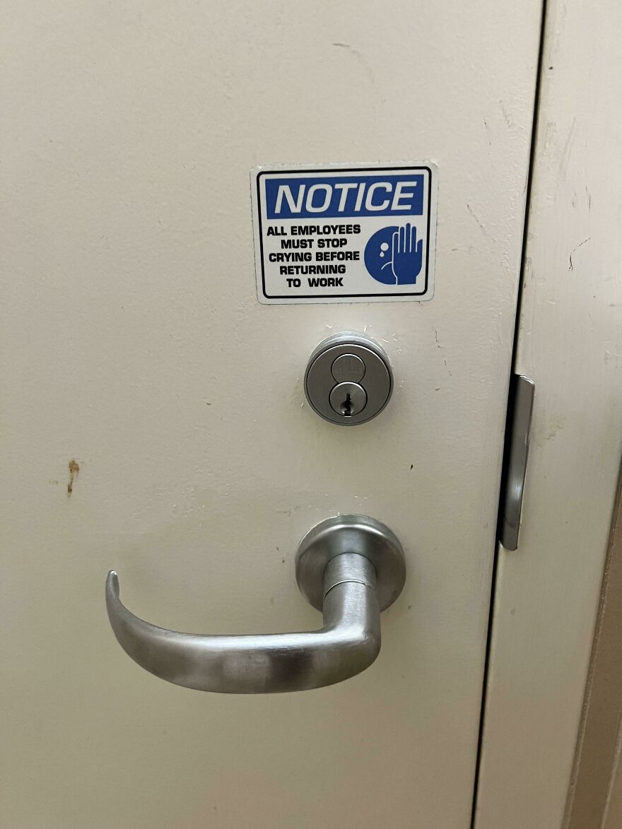 Funny message in the airport's toilet 