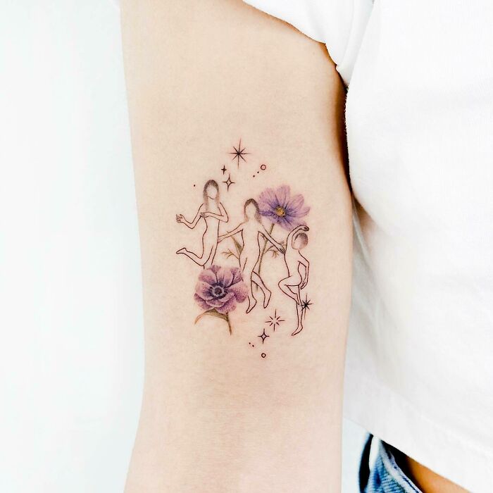 Minimalist family tattoo design with flowers and stars symbolizing unbreakable bonds.