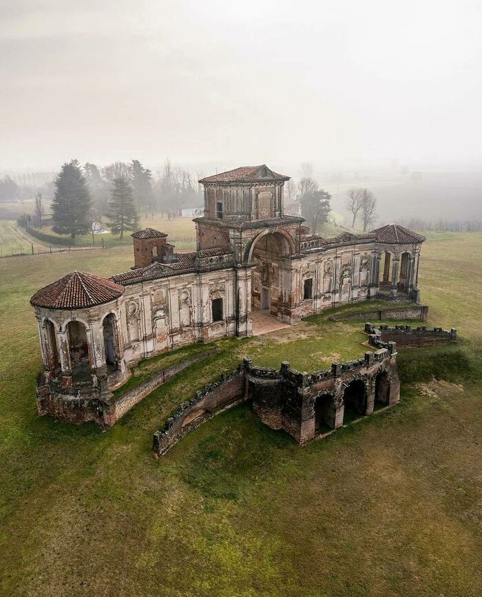 The Magnificent Palazzina Di Caccia In The Park Of Chignolo Po Castle. It Was Built In The Baroque Style In The 18th Century And Was Used For Parties And Banquets