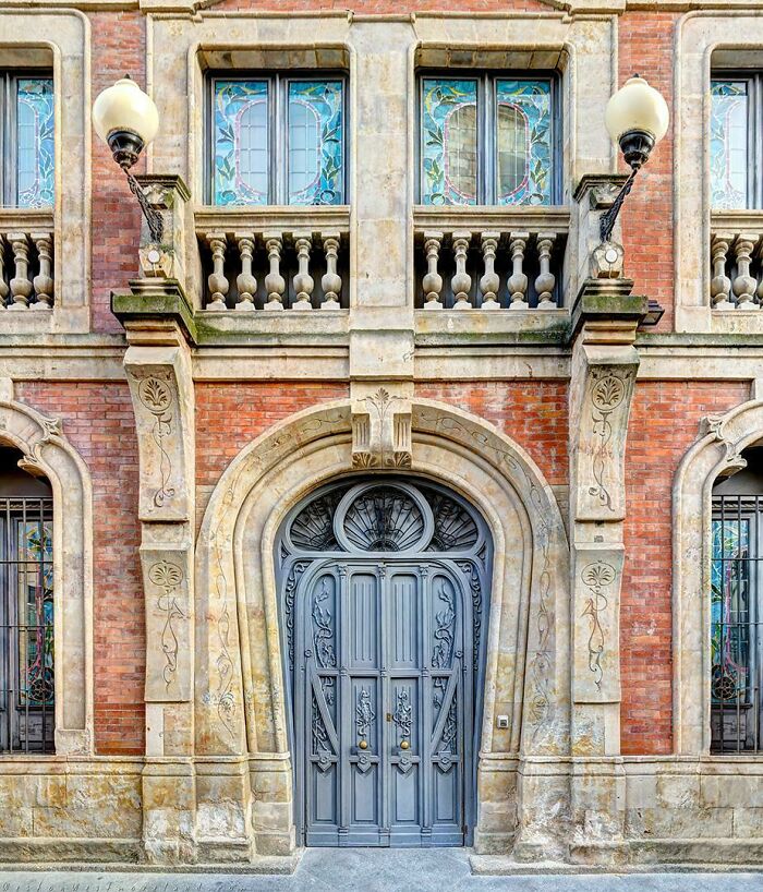 House Lis Art Nouveau Entrance, Salamanca, Spain, 1905 [1080x924]