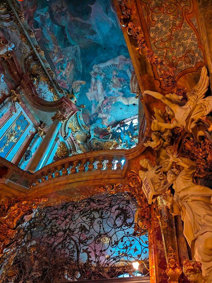 Asamkirche es una iglesia barroca en Munich construida entre 1733 y 1746 por unos hermanos para su uso privado