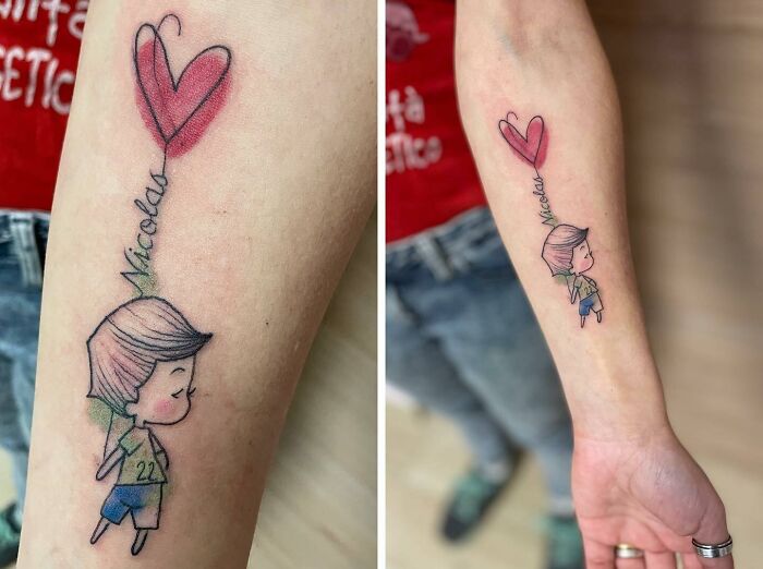 Cute mom tattoo with child holding a heart-shaped balloon and the name "Nicola," symbolizing the mother-child bond.