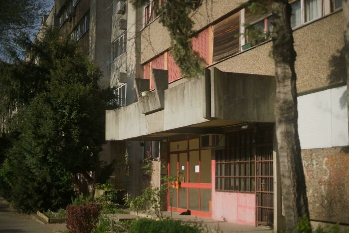[oc] Entrance Group With Concrete Decor Elements In New Belgrade, Serbia