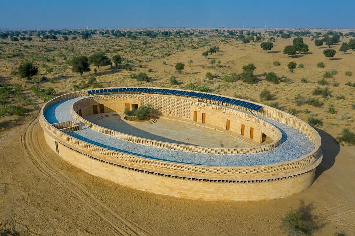 Una escuela en los desiertos de Jaisalmer (Rajastán, India)