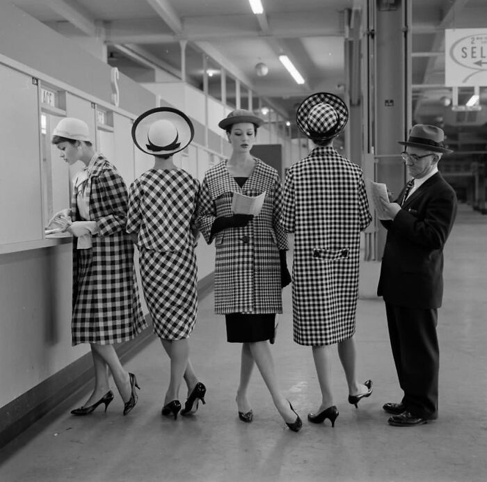 Instagram Account With Over 574 Thousand Followers Features Amusing Street Photos (30 New Pics)