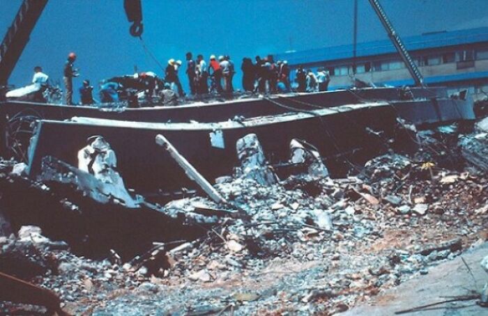 En 1985, tras un terremoto de magnitud 8,0 en Ciudad de México, casi todos los recién nacidos sobrevivieron al derrumbe de un hospital. Se les conoce como "bebés milagro" por sobrevivir 7 días sin alimento, agua, calor o contacto humano