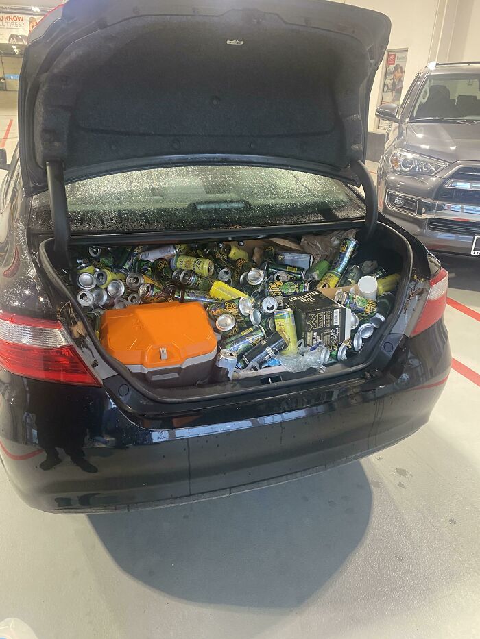 La rueda de repuesto está ahí enterrada... no se la vamos a poner