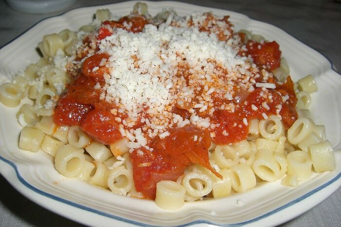 Person Asks "What Is Some ‘Poor People's Food’ That You Will Eat No Matter How Wealthy You Get?", And 30 Folks Deliver