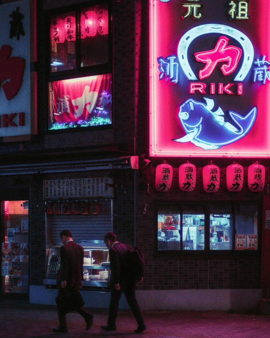 I Wandered The Night Alleys Of Tokyo Under Neon Lights, And Here's What I Captured (23 Pics)