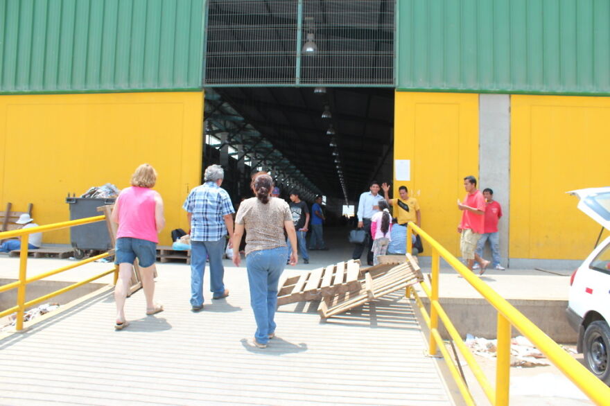 I Photographed A Day At A Wholesale Market In Lima, Peru (36 Pics)