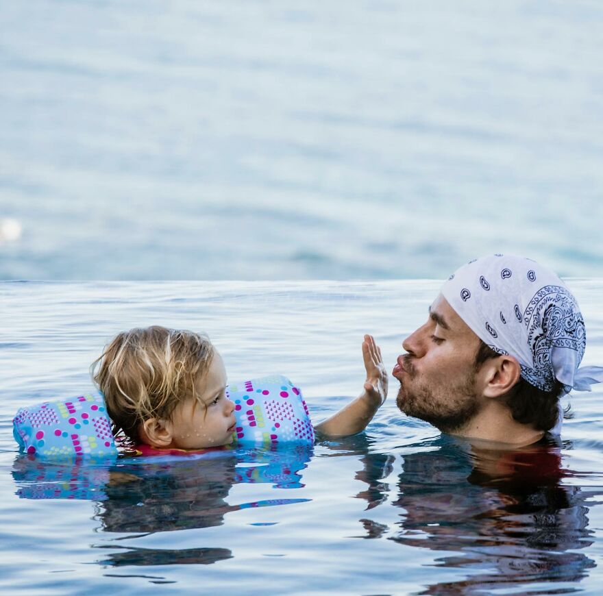 Study Reveals That Fathers Are Happier Than Mothers (25 Pics Of Celebrity Parents)