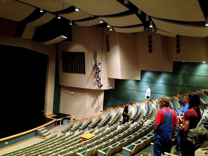 26 Organizations In Modern Society That Should Be Called Cults Despite Formally Not Called One, According To Folks Online