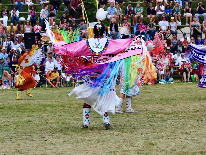 32 Pictures Of Dancers And Their Beautiful Costumes