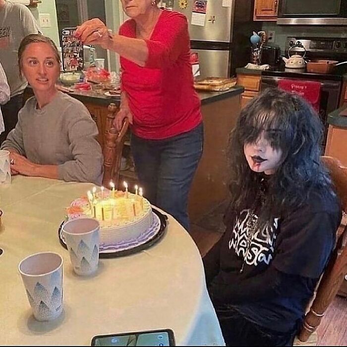 41 Cursed Images To Provide You Your Daily Dose Of Disturbing