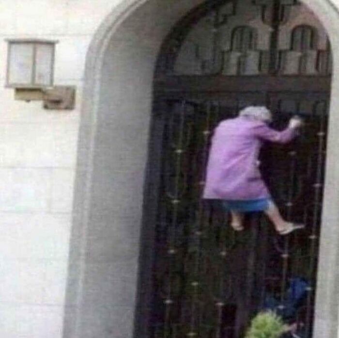 41 Cursed Images To Provide You Your Daily Dose Of Disturbing