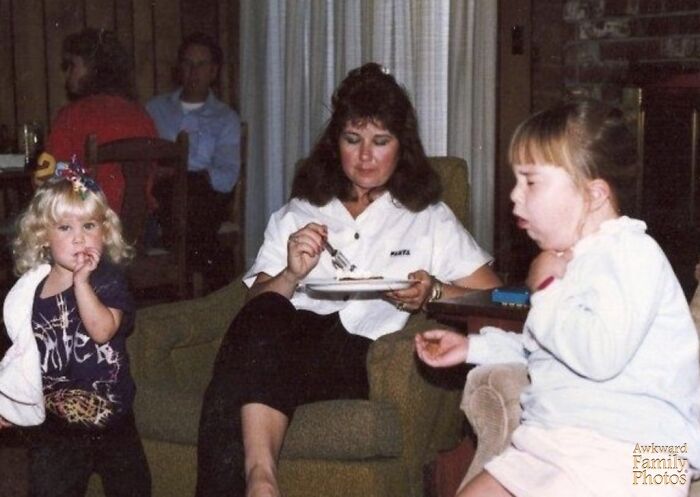 “The Whole Family Seems To Be So Content As I Choke Off To The Side… This Is The Epitome Of My Life. No Big Deal. I Am Alive And Well Now – No Thanks To Any Of My Relatives :)”⁠ ⁠