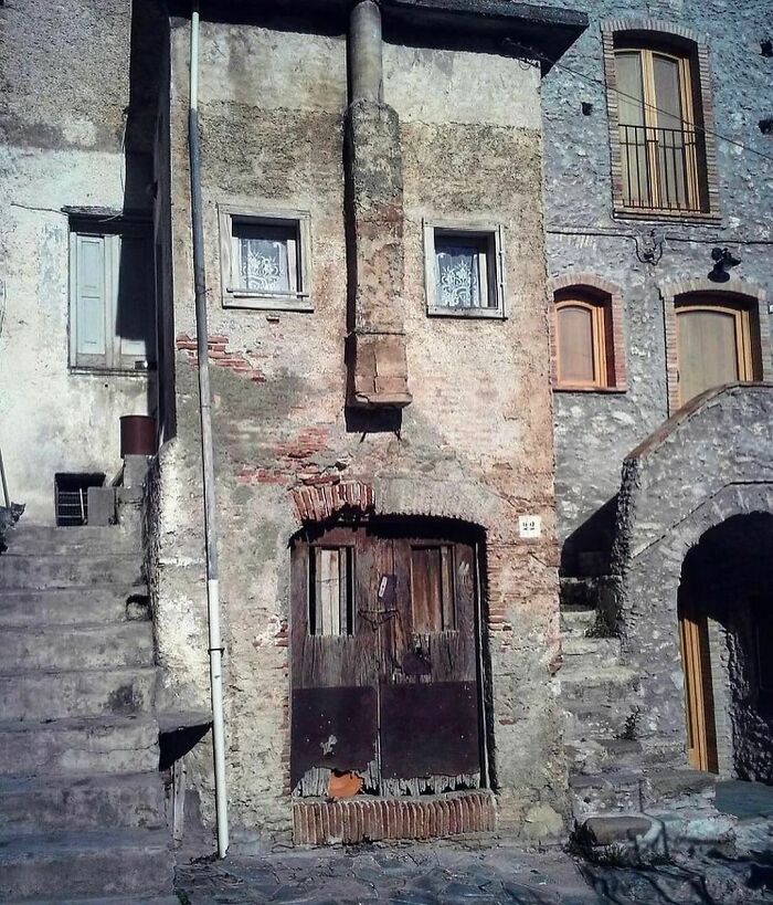 One Of The “Kodra Houses” Or Talking Houses In The Town Of Civita Italy