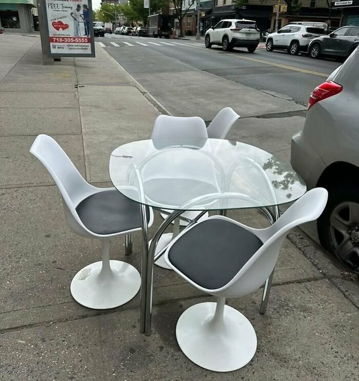 Giving Me Jetsons Vibes. On Graham And Ainslie In Brooklyn