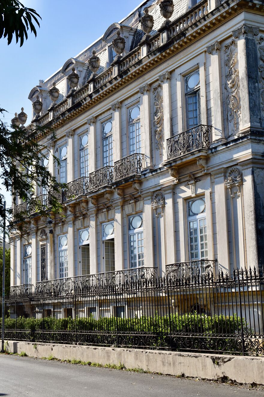 One Of The Two Casas Gemelas