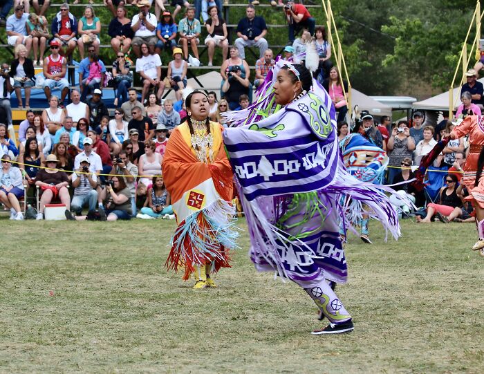 32 Pictures Of Dancers And Their Beautiful Costumes