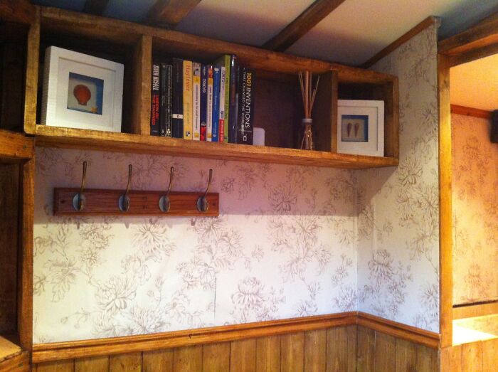 “Hobbit Hole” Was A DIY Project By Ashley Yeates, Who Decided To Build A Tolkien-Inspired Underground House In His Backyard “Hobbit Hole” Was A DIY Project By Ashley Yeates, Who Decided To Build A Tolkien-Inspired Underground House In His Backyard