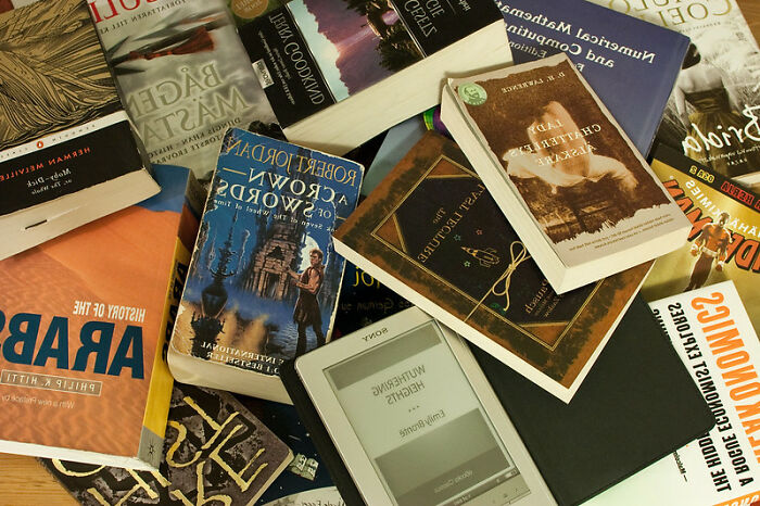 College Student Is Horrified To Receive A Letter From Library Informing Her That She Has A $12K Debt For The 119 Books She Borrowed For Her Dissertation