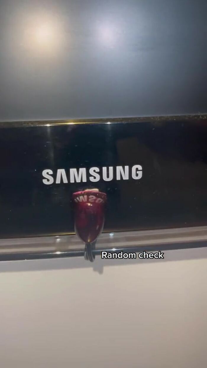 Users Are Thanking Woman For Sharing Her Safety Tips That She Follows Once She Goes To A Hotel