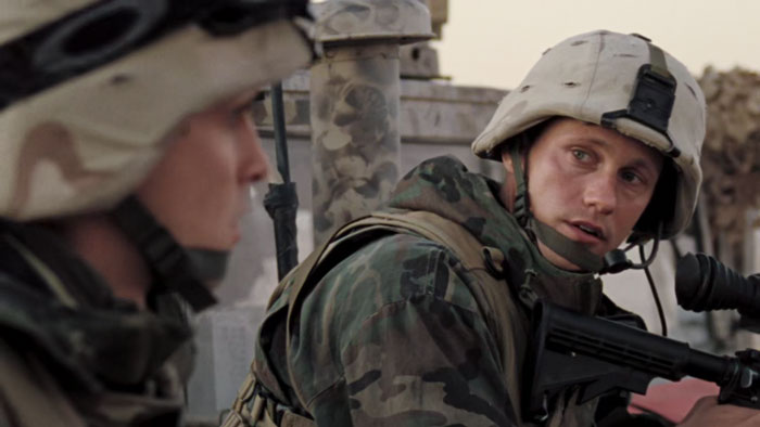 Two men with soldier uniforms talking 