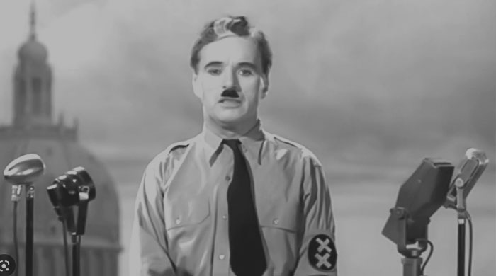 Hynkel giving a speech 