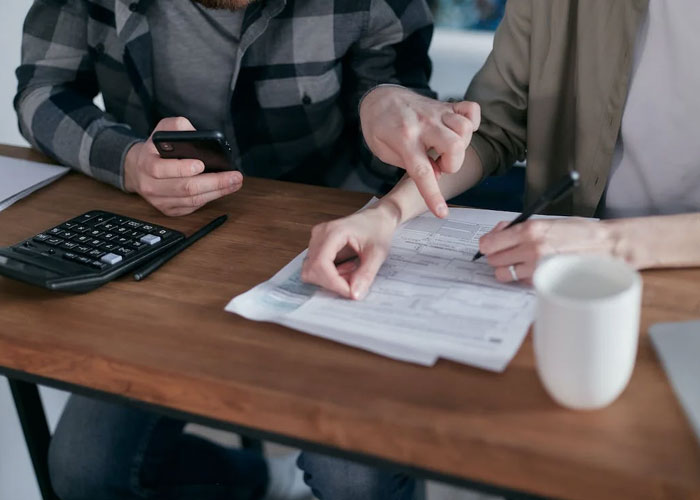 "Do You Clap When The Plane Lands?": People Share 30 Questions You Should Definitely Ask Before Dating Someone