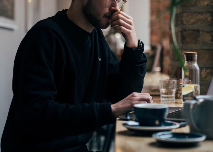 "Do You Clap When The Plane Lands?": People Share 30 Questions You Should Definitely Ask Before Dating Someone