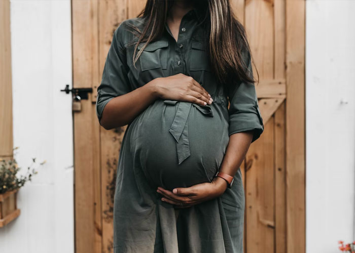 "Do You Clap When The Plane Lands?": People Share 30 Questions You Should Definitely Ask Before Dating Someone