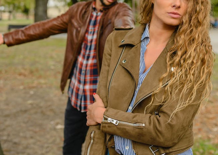 "Do You Clap When The Plane Lands?": People Share 30 Questions You Should Definitely Ask Before Dating Someone