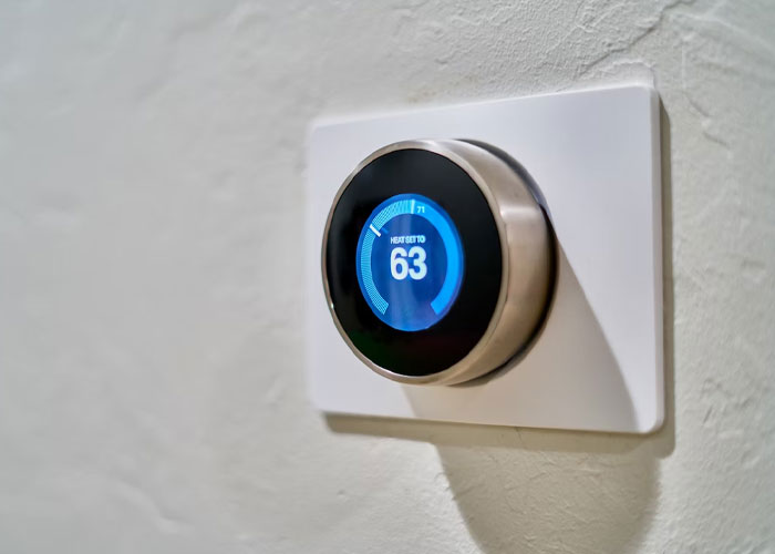 "Do You Clap When The Plane Lands?": People Share 30 Questions You Should Definitely Ask Before Dating Someone