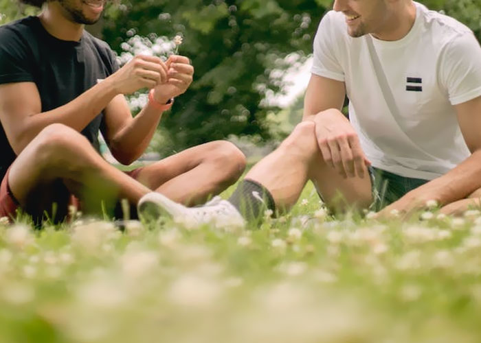 "Do You Clap When The Plane Lands?": People Share 30 Questions You Should Definitely Ask Before Dating Someone