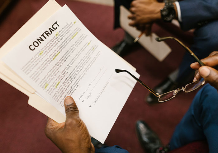 Man Asks For 5 Weeks Off To Welcome Newborn Baby, Boss Calls Him On The First Day, Asking Him To Work, Drama Ensues