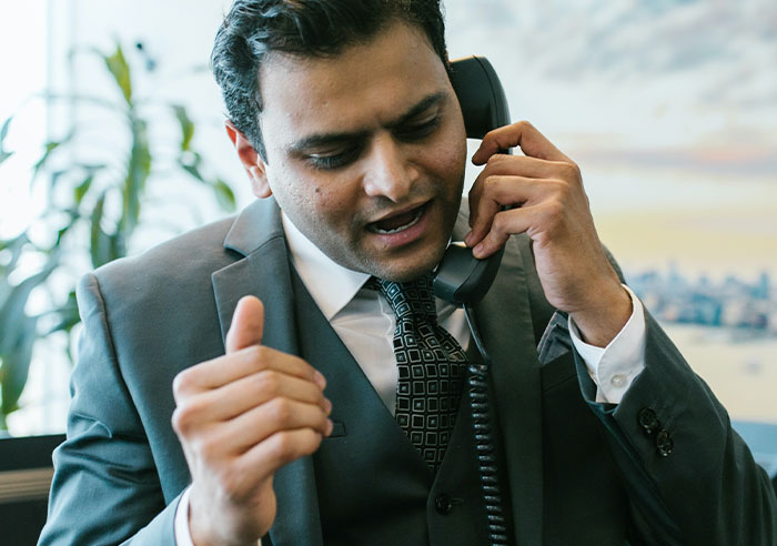 Man Asks For 5 Weeks Off To Welcome Newborn Baby, Boss Calls Him On The First Day, Asking Him To Work, Drama Ensues