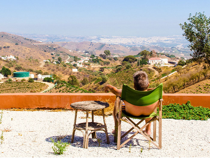 Man Asks For 5 Weeks Off To Welcome Newborn Baby, Boss Calls Him On The First Day, Asking Him To Work, Drama Ensues